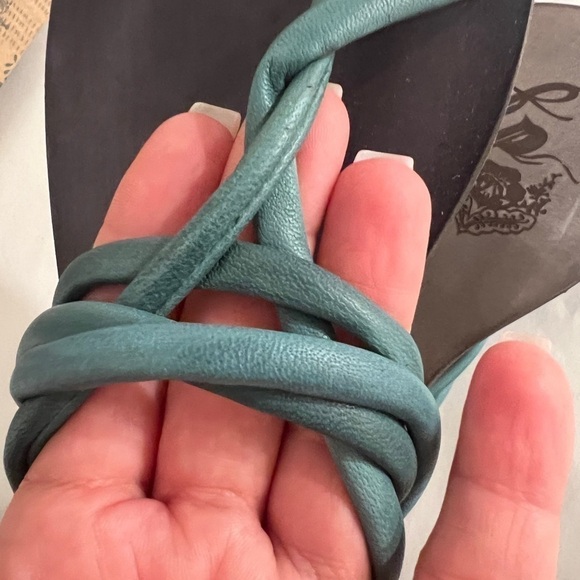 Free People Kayla Soft Strappy Sandals Flats Pool Blue Leather EU 39 US 9 - Picture 3 of 5